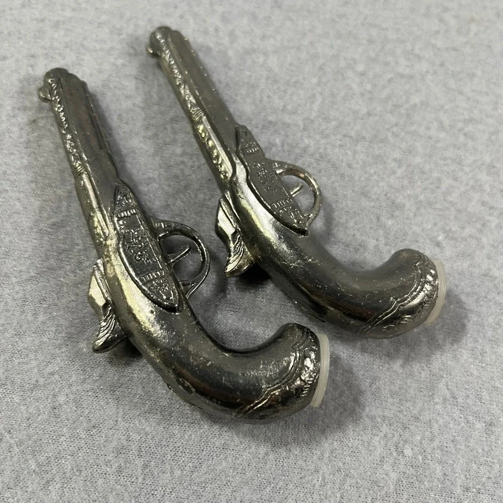 Vintage Texas Revolver Pistols Salt Pepper Shakers set‎ Metal Western Decor